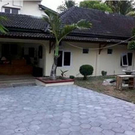 Queen Star Hotel Ngingas Exterior foto