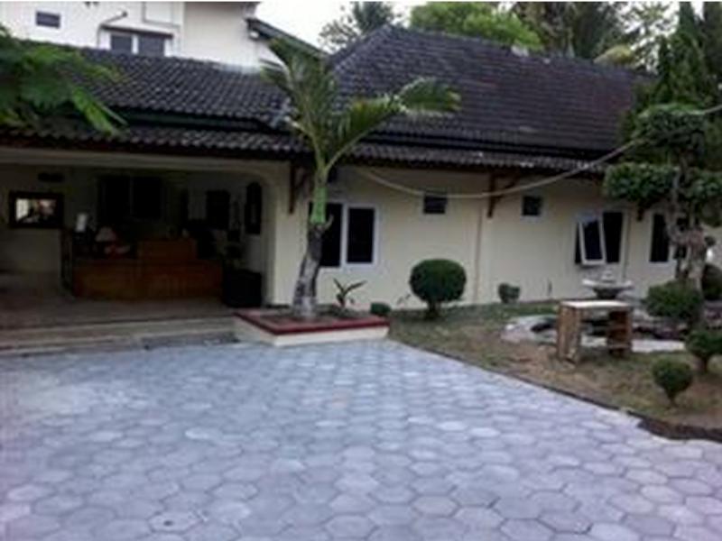 Queen Star Hotel Ngingas Exterior foto